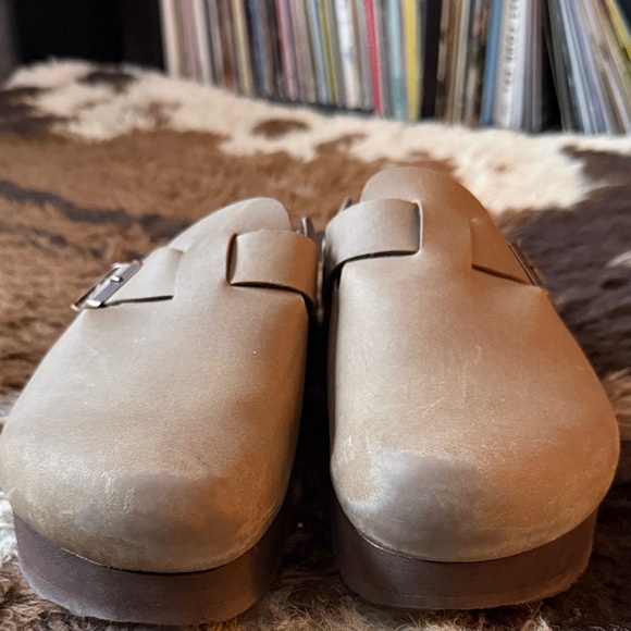 Cabincore Platform Clogs - Picture 5 of 5